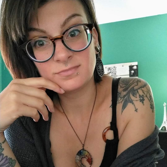 Meet your Posher, Jordyn - Picture 1 of 1